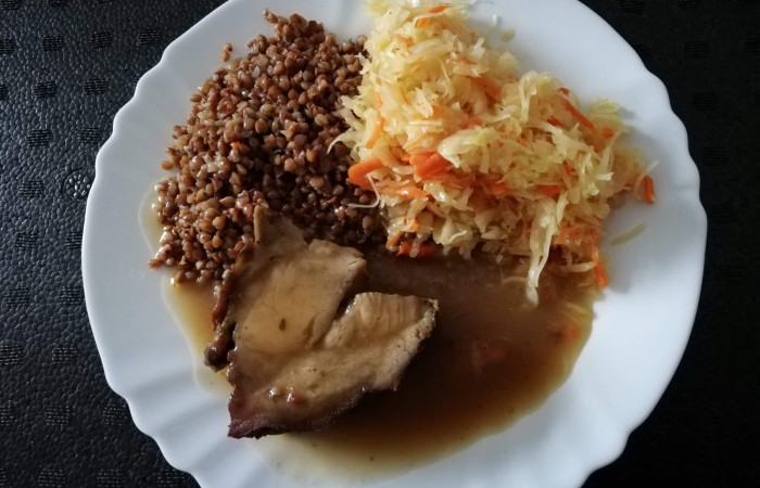 kasza gryczana z karkówką pieczoną