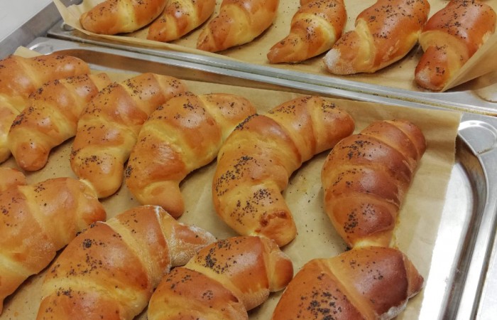 rogaliki drożdżowe z czarnuszką